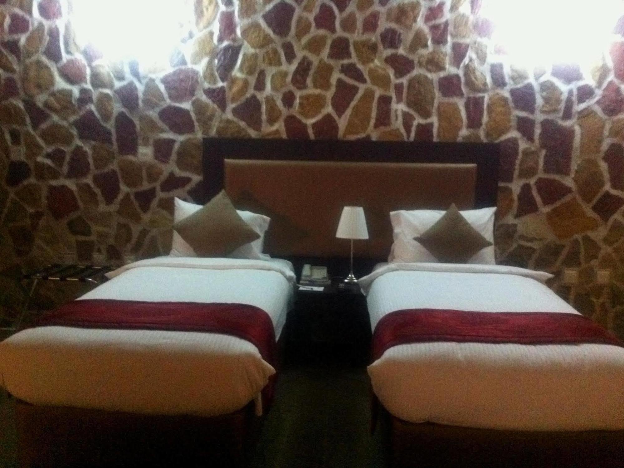 Mahadha Hotel Wādiyayn Kültér fotó