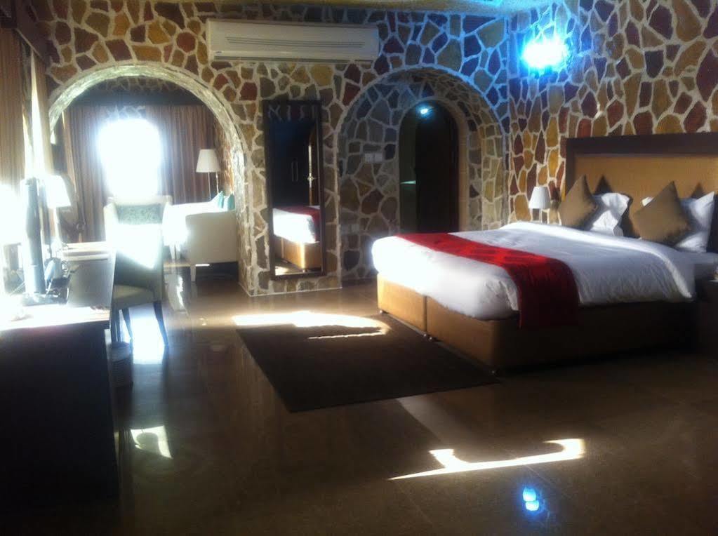 Mahadha Hotel Wādiyayn Kültér fotó